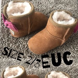 Size 2/3 bow uggs